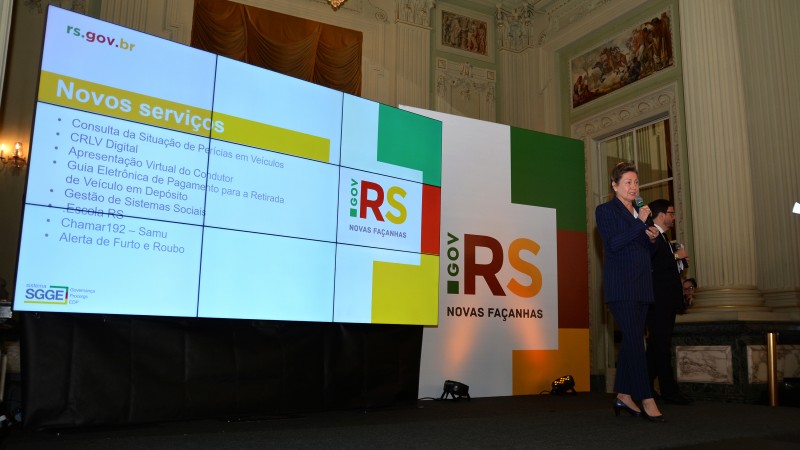 Imagem da Secretária Regina Becker apresentando o Gestão de Sistemas Sociais