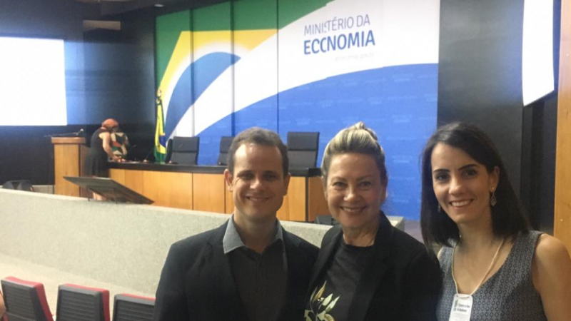 Imagem da Secretária Regina Becker no primeiro encontro da rede de atendimento do sistema nacional de emprego (Sine)