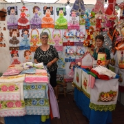 Imagem das feirantes e irmãs Marli de Bem e Marlei de Bem na feira Artesul