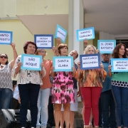 Fiéis prestando homenagens aos seus santos