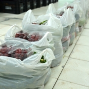 Entrega de alimentos na capital gaúcha