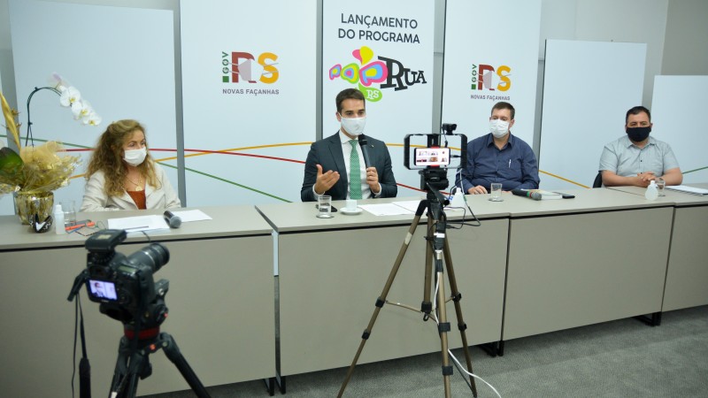 Imagem da mesa do lançamento. 