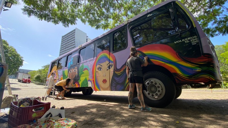 grafigagem do onibus lilas do estado