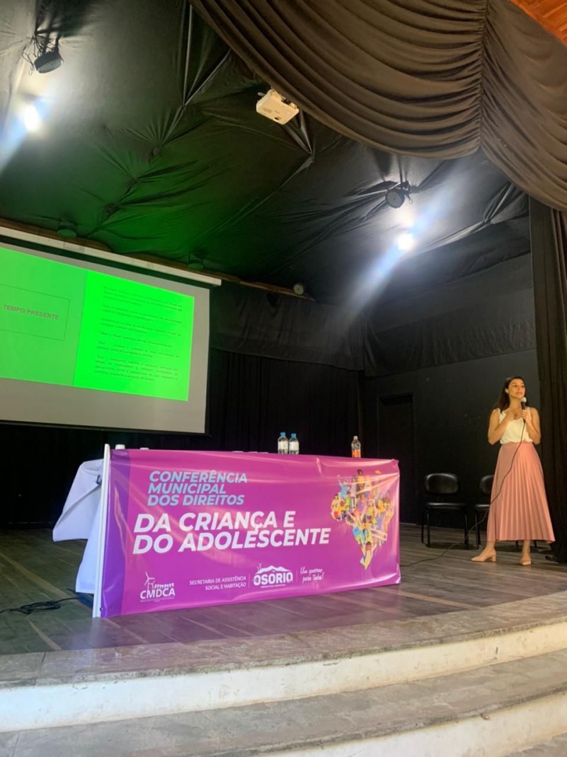 Servidora da Coordenadoria de Políticas para a Criança e o Adolescente, Alexia Dorneles, participou como palestrante