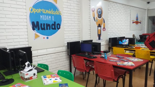 imagem de laboratório de informática e tecnologia digital