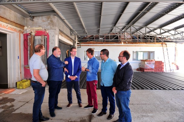 autoridades visitam obras no lar são francisco