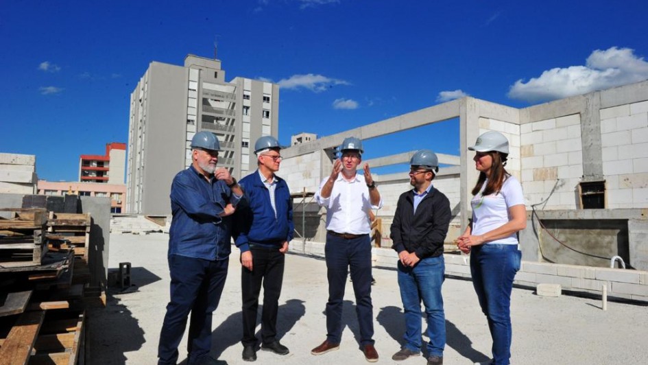 autoridades em visita a obras do recanto da coampaixão
