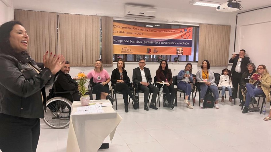 Por meio de parceria, 80 servidores já estão recebendo capacitação em libras