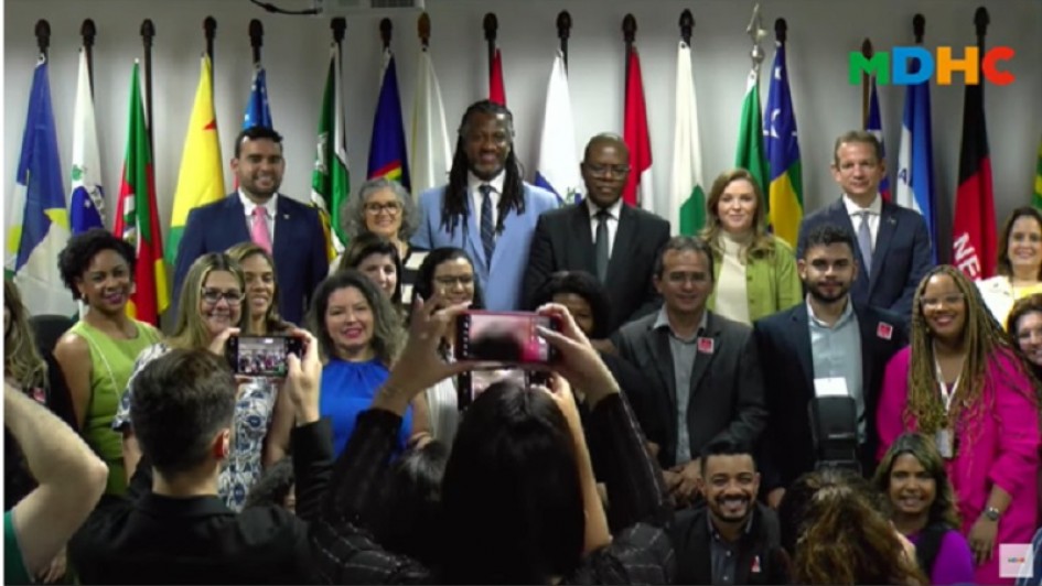 foto coletiva dos participantes do encontro