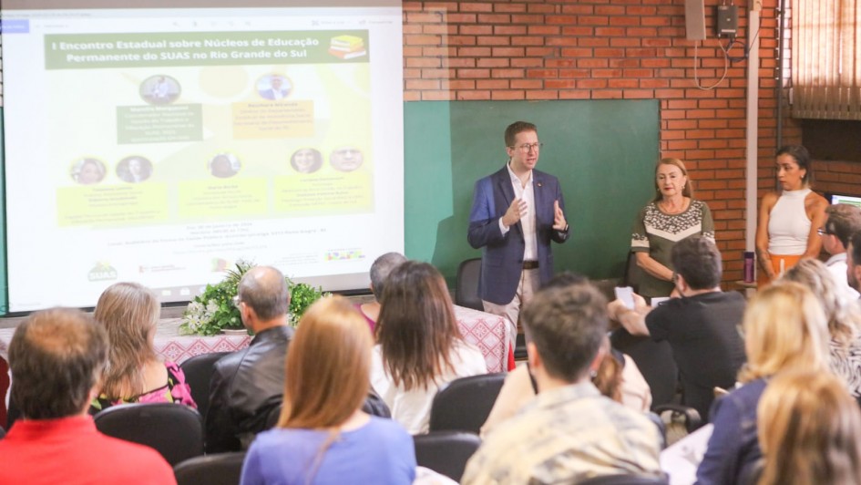 I Encontro Estadual de Núcleos de Educação Permanente no SUAS reuniu trabalhadores e gestores de assistência social do RS