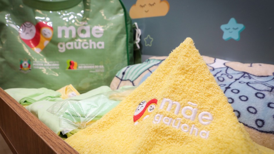 Os kits contam com peças essenciais para os primeiros meses do bebê, como cobertor, casaquinho e uma bolsa maternidade