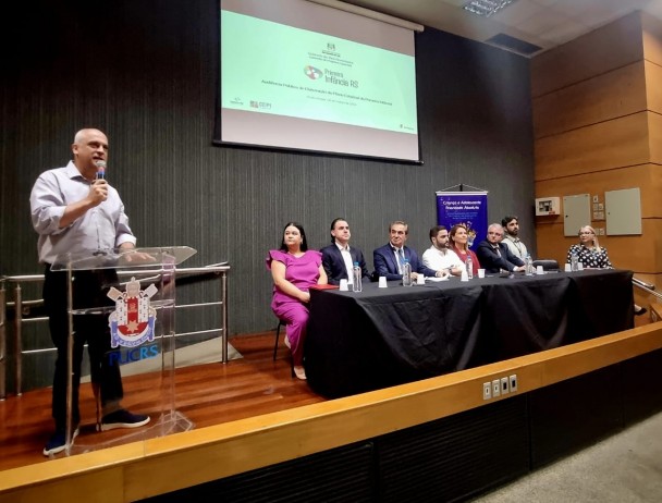 Presidente da FPE, Jones Martins, destaca o fortalecimento das políticas de assistência social na primeira infância no Estado