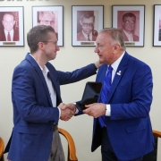 Troféu Agert foi entregue pelo presidente da entidade, Roberto Melão