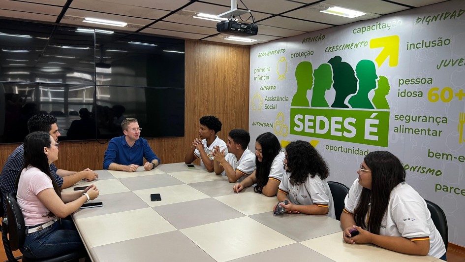 Secretário Beto Fantinel recepciona primeira turma de jovens aprendizes