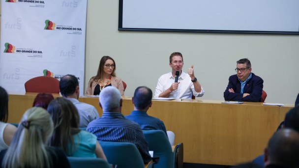 Secretário Fantinel participou da mesa de abertura do encontro